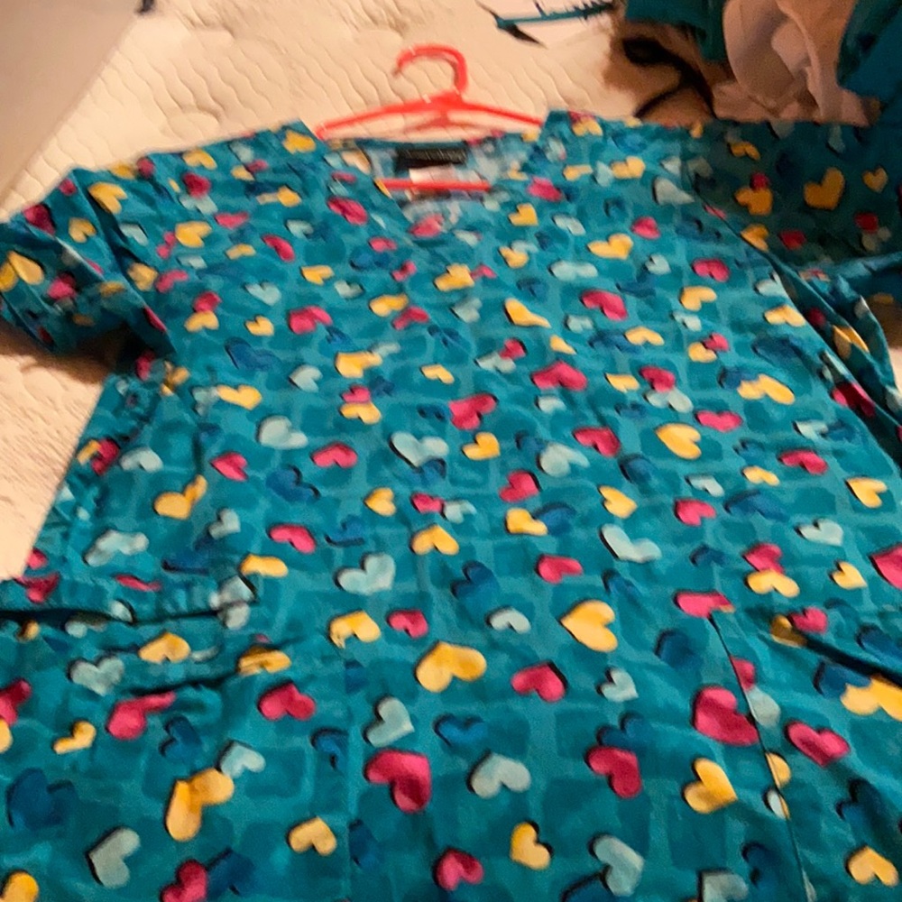 Cherokee scrub top